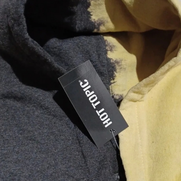 NWT Unisex Wu-tang Clan Split Dye Hoodie - Picture 2 of 4